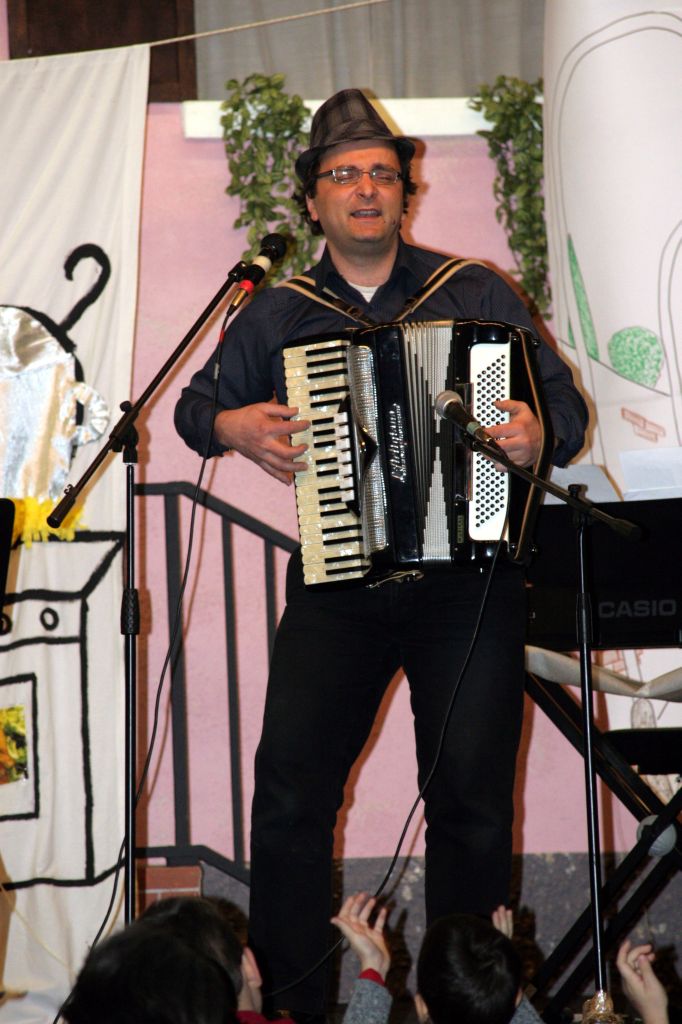 Marek d'Adamo fisarmonica